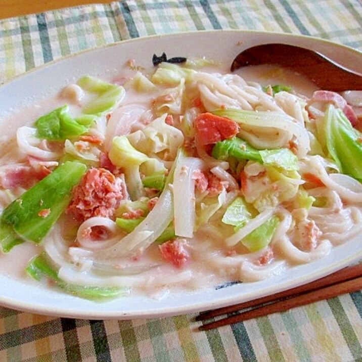 鮭とベーコンの豆乳クリームチーズうどん